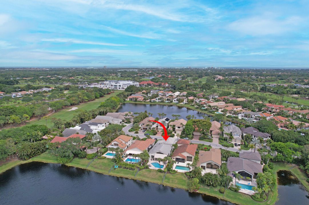 合同活跃: $2,100,000 (5 贝兹, 6 浴室, 3512 平方英尺)