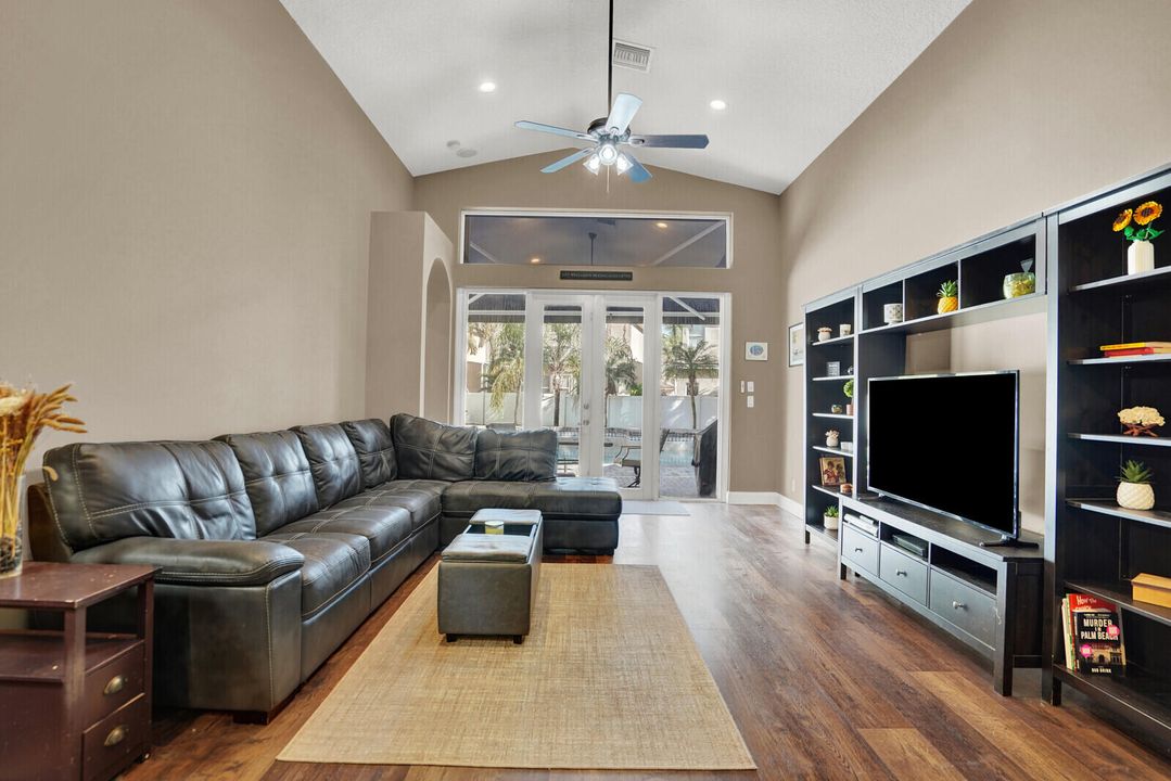 На продажу: $550,000 (3 спален, 2 ванн, 1798 Квадратных фут)