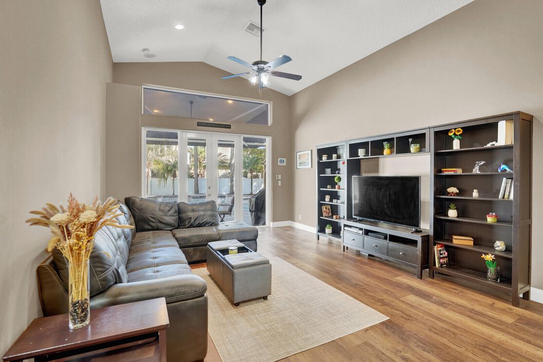 На продажу: $550,000 (3 спален, 2 ванн, 1798 Квадратных фут)