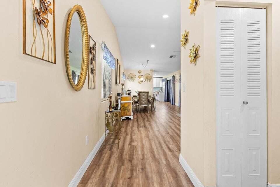 For Rent: $2,000 (2 beds, 2 baths, 1225 Square Feet)