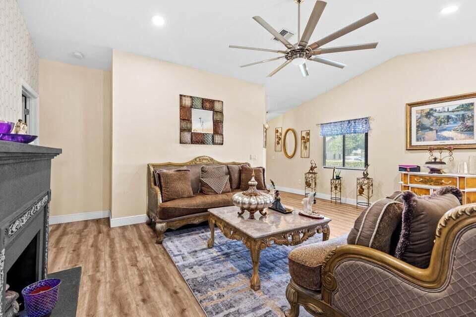 For Rent: $2,000 (2 beds, 2 baths, 1225 Square Feet)