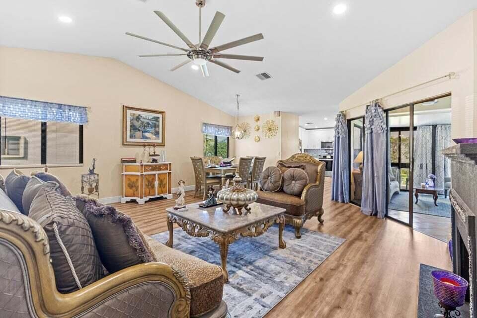 For Rent: $2,000 (2 beds, 2 baths, 1225 Square Feet)