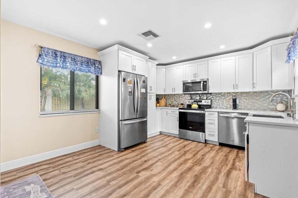 For Rent: $2,000 (2 beds, 2 baths, 1225 Square Feet)