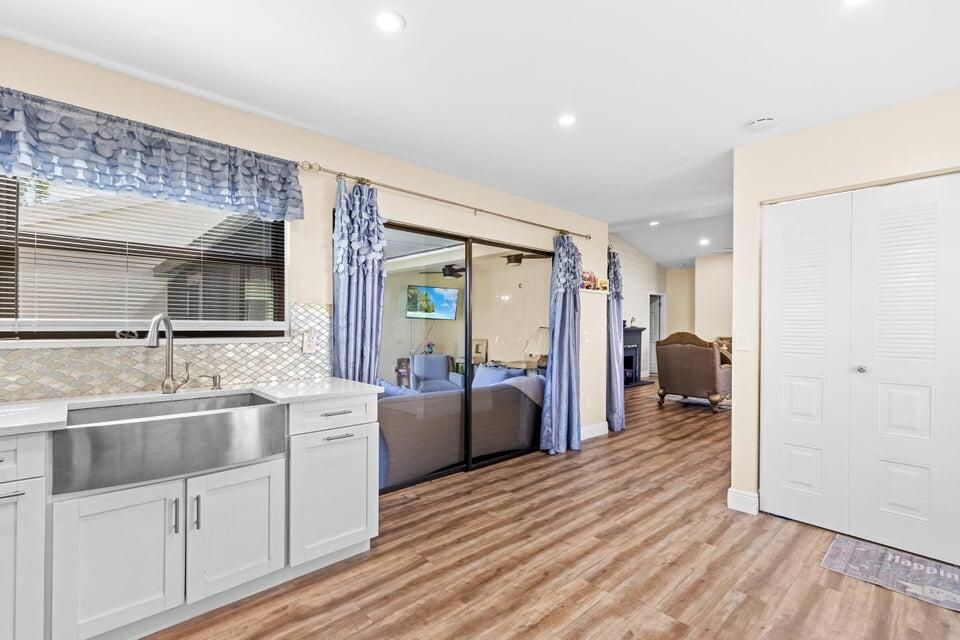 For Rent: $2,000 (2 beds, 2 baths, 1225 Square Feet)