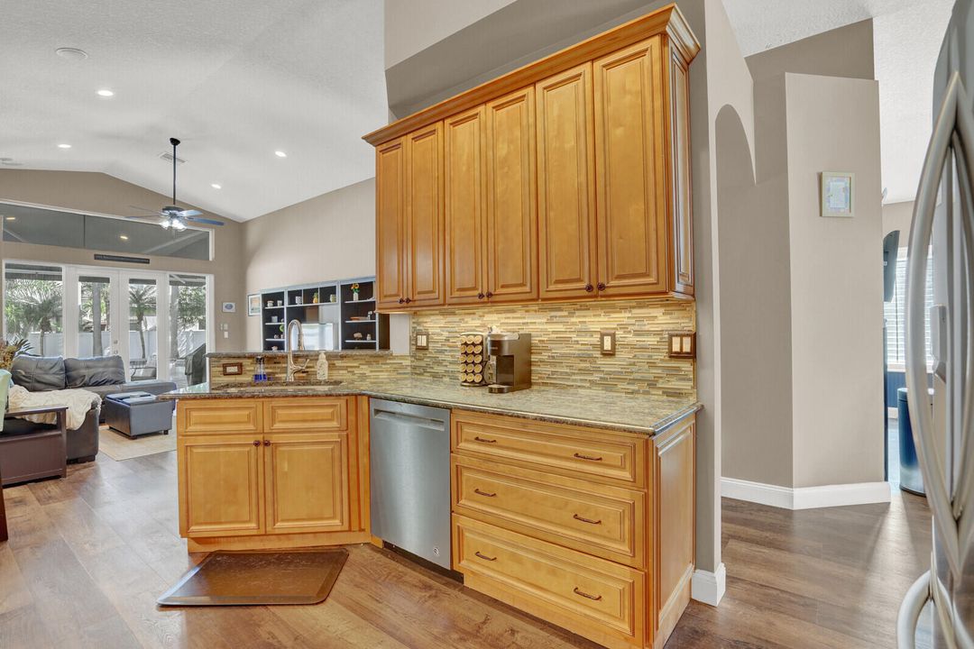 На продажу: $550,000 (3 спален, 2 ванн, 1798 Квадратных фут)