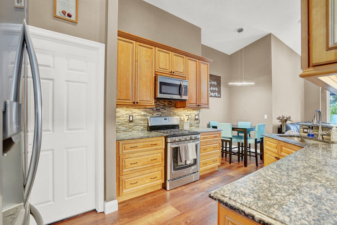 На продажу: $550,000 (3 спален, 2 ванн, 1798 Квадратных фут)