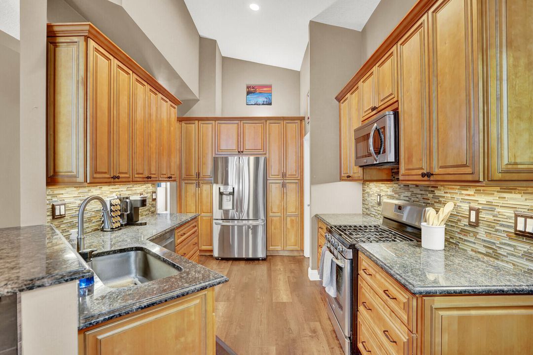 На продажу: $550,000 (3 спален, 2 ванн, 1798 Квадратных фут)