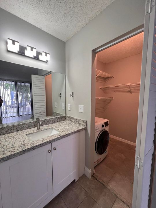 For Rent: $1,700 (1 beds, 1 baths, 527 Square Feet)