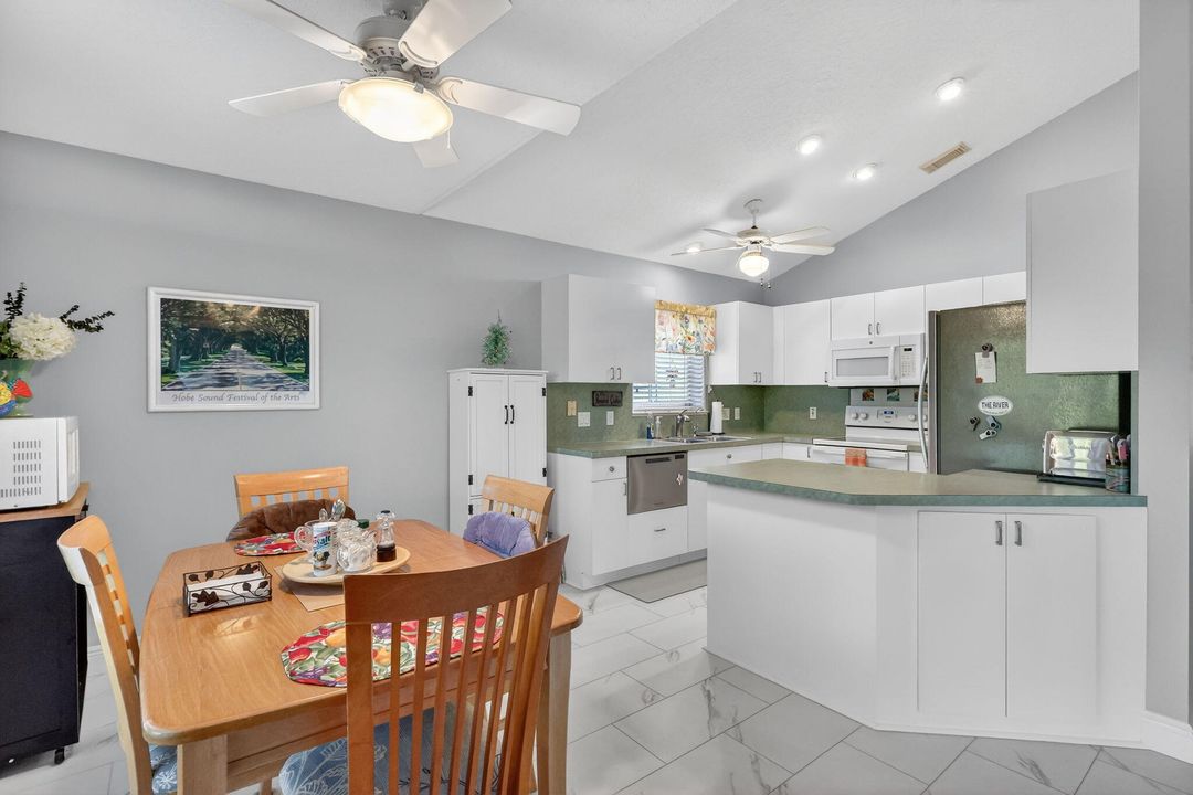 На продажу: $410,000 (3 спален, 2 ванн, 1588 Квадратных фут)