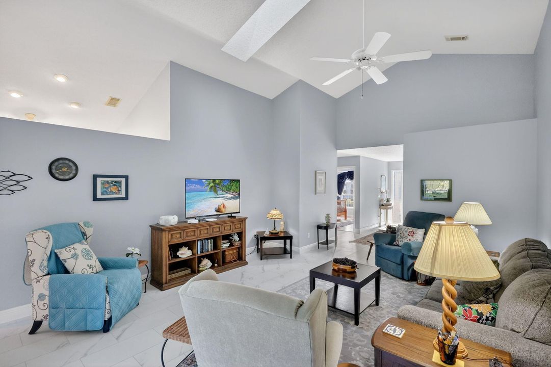 На продажу: $410,000 (3 спален, 2 ванн, 1588 Квадратных фут)