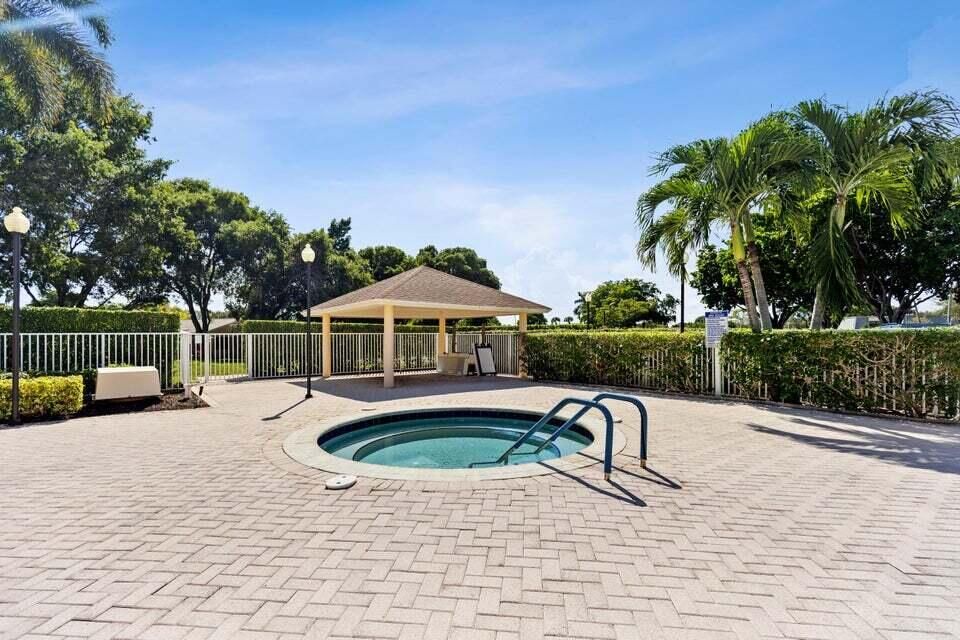 For Rent: $2,000 (2 beds, 2 baths, 1225 Square Feet)