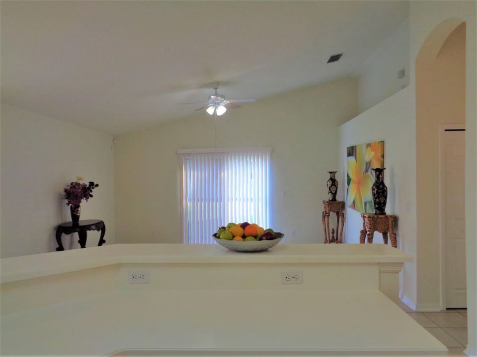 В аренду: $2,150 (3 спален, 2 ванн, 1310 Квадратных фут)