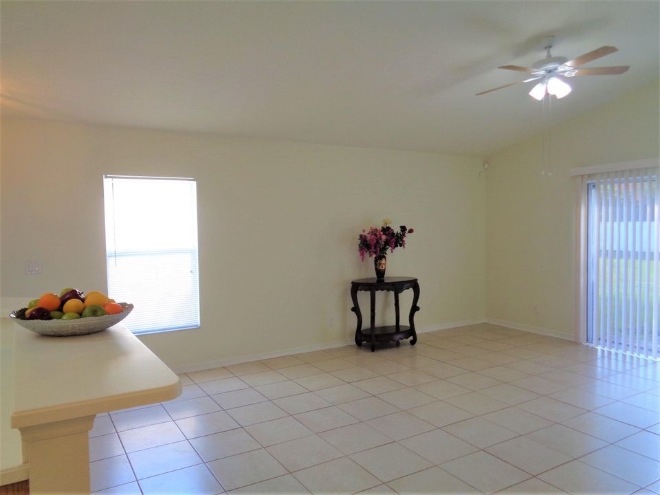 В аренду: $2,150 (3 спален, 2 ванн, 1310 Квадратных фут)