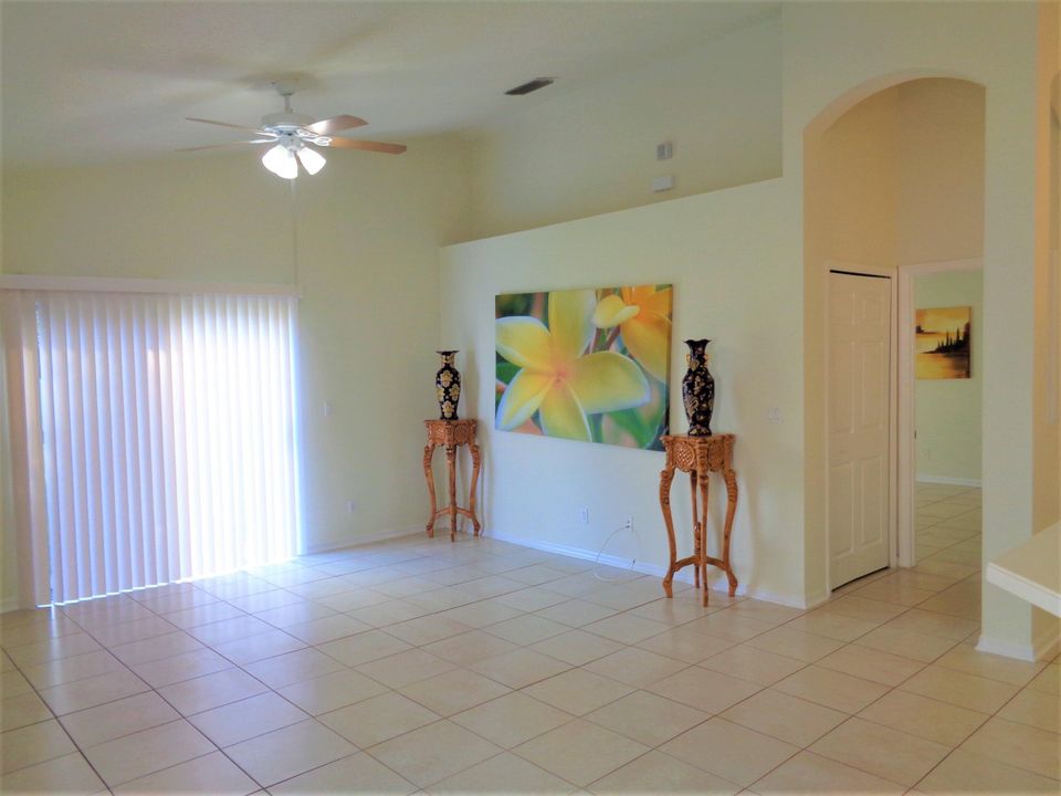 В аренду: $2,150 (3 спален, 2 ванн, 1310 Квадратных фут)