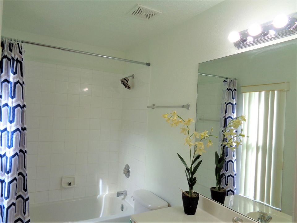 В аренду: $2,150 (3 спален, 2 ванн, 1310 Квадратных фут)