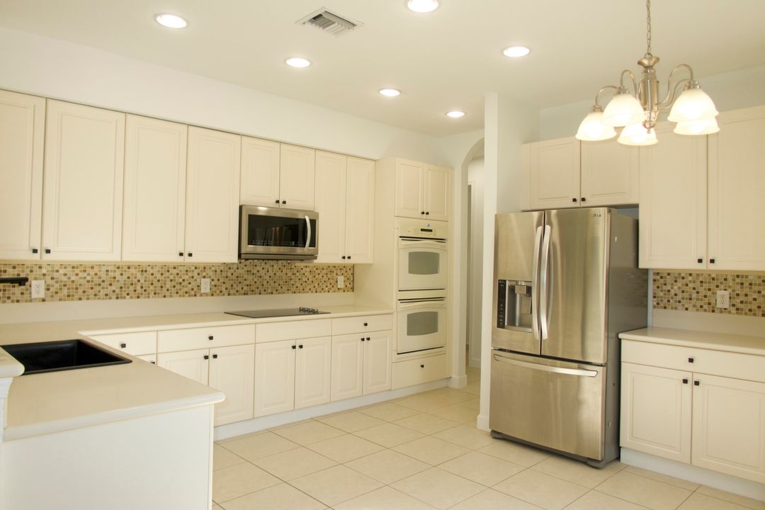 待售: $435,000 (4 贝兹, 2 浴室, 2731 平方英尺)