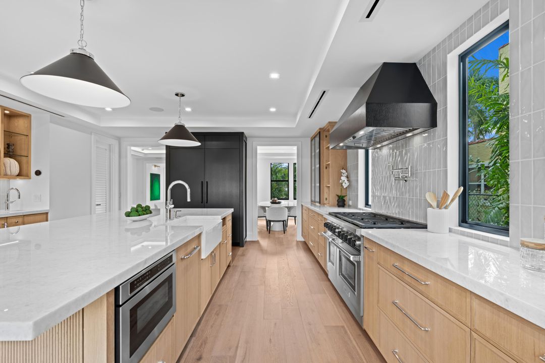 En Venta: $4,995,000 (4 camas, 4 baños, 3689 Pies cuadrados)