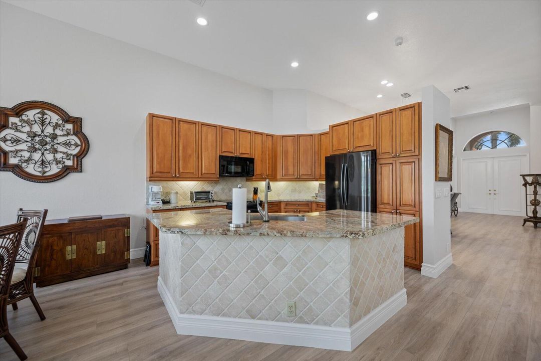 For Sale: $525,000 (2 beds, 2 baths, 2249 Square Feet)