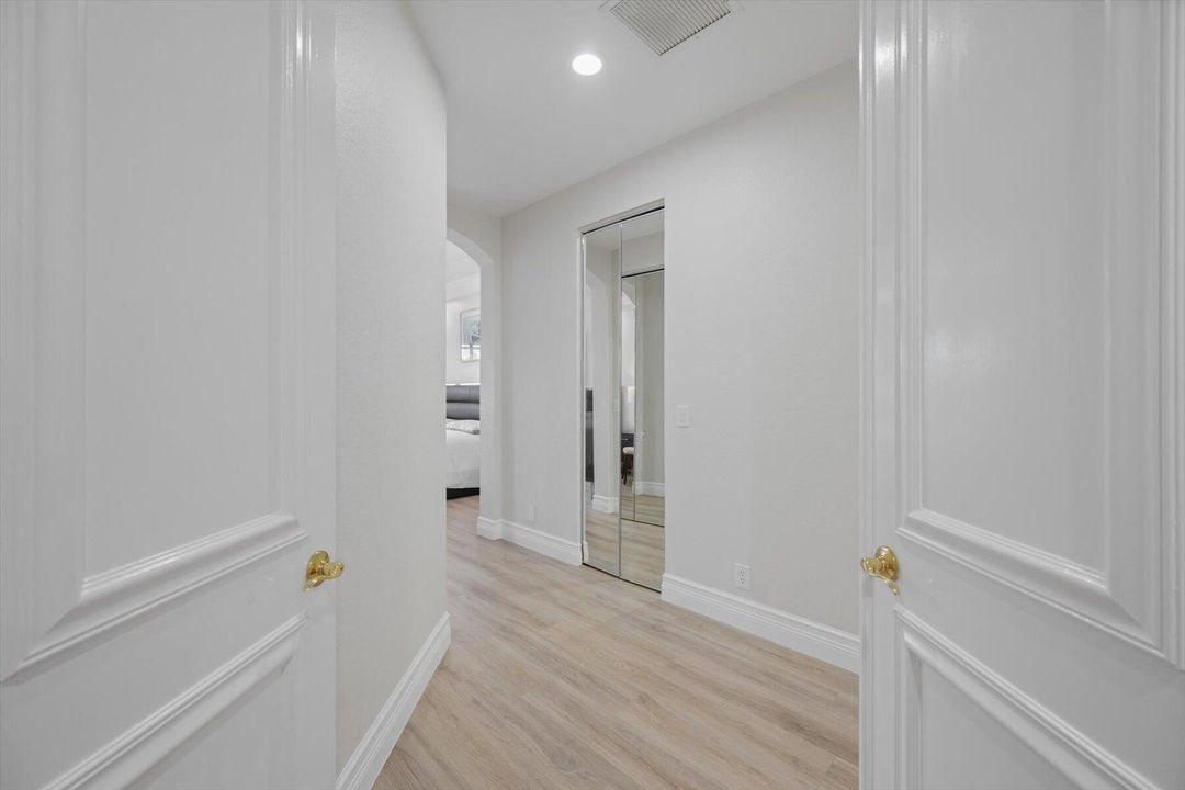 For Sale: $525,000 (2 beds, 2 baths, 2249 Square Feet)