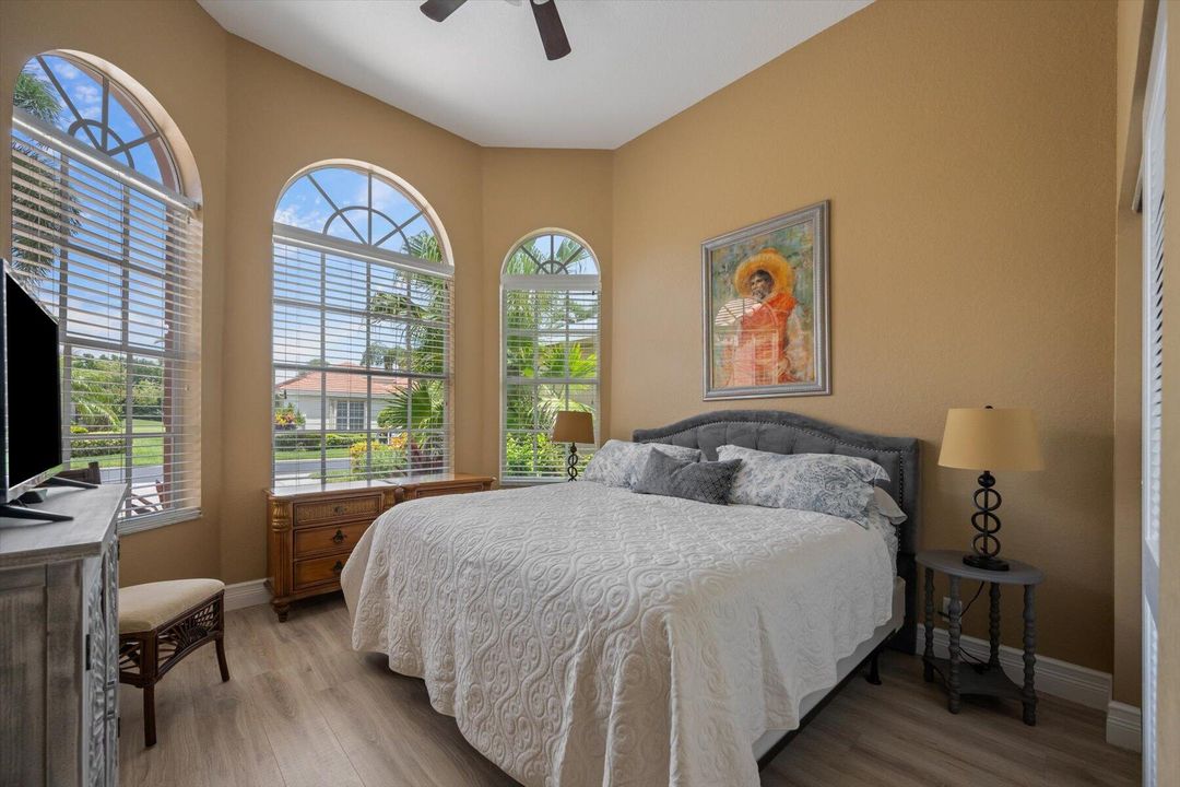 For Sale: $525,000 (2 beds, 2 baths, 2249 Square Feet)