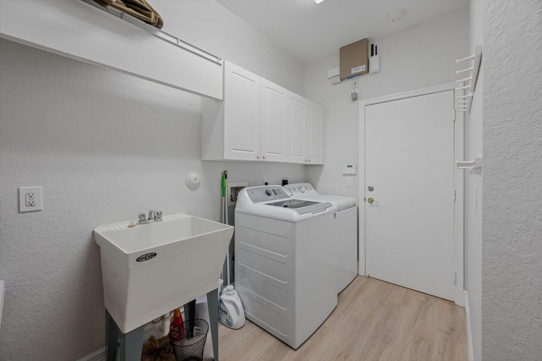 For Sale: $525,000 (2 beds, 2 baths, 2249 Square Feet)