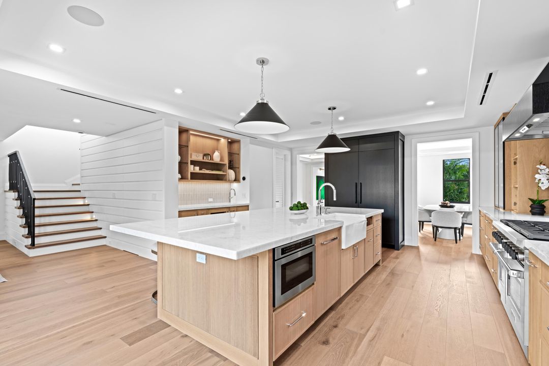 En Venta: $4,995,000 (4 camas, 4 baños, 3689 Pies cuadrados)