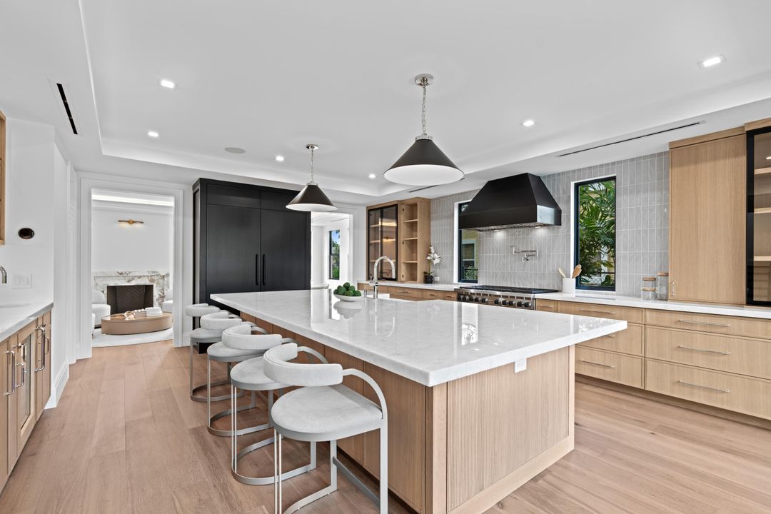 En Venta: $4,995,000 (4 camas, 4 baños, 3689 Pies cuadrados)