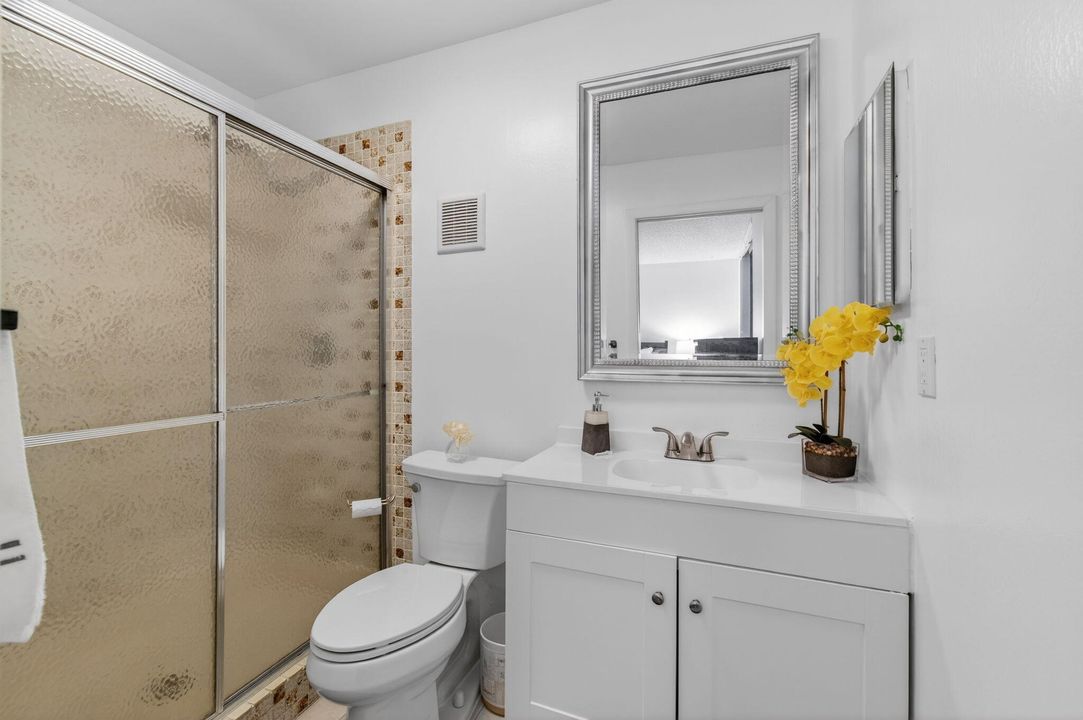 В аренду: $1,850 (2 спален, 2 ванн, 876 Квадратных фут)