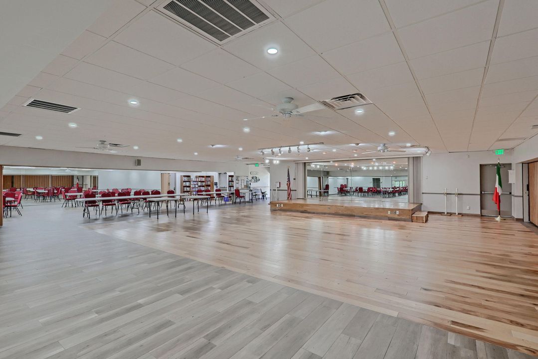 В аренду: $1,850 (2 спален, 2 ванн, 876 Квадратных фут)