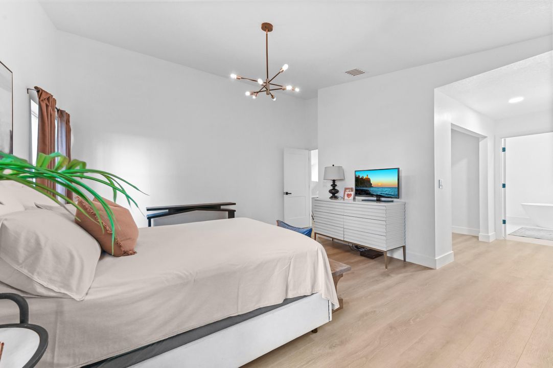 For Sale: $659,900 (3 beds, 2 baths, 2026 Square Feet)