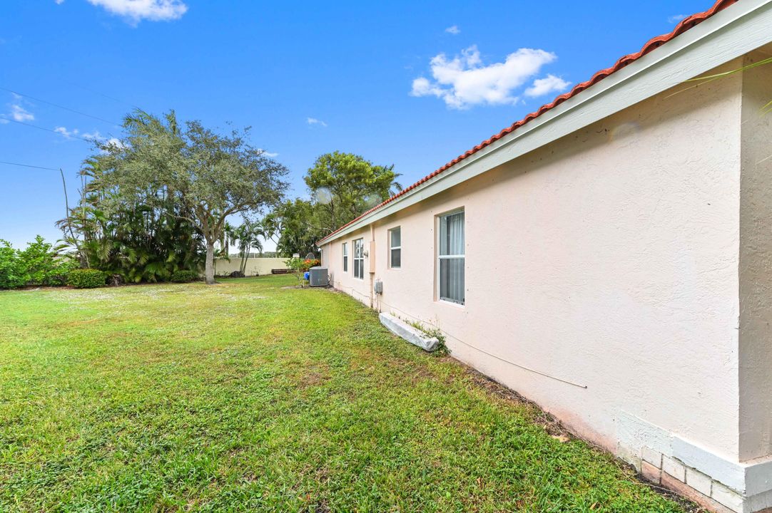 For Sale: $659,900 (3 beds, 2 baths, 2026 Square Feet)
