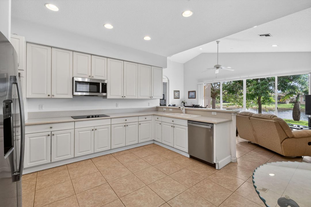 待售: $489,000 (4 贝兹, 2 浴室, 2731 平方英尺)