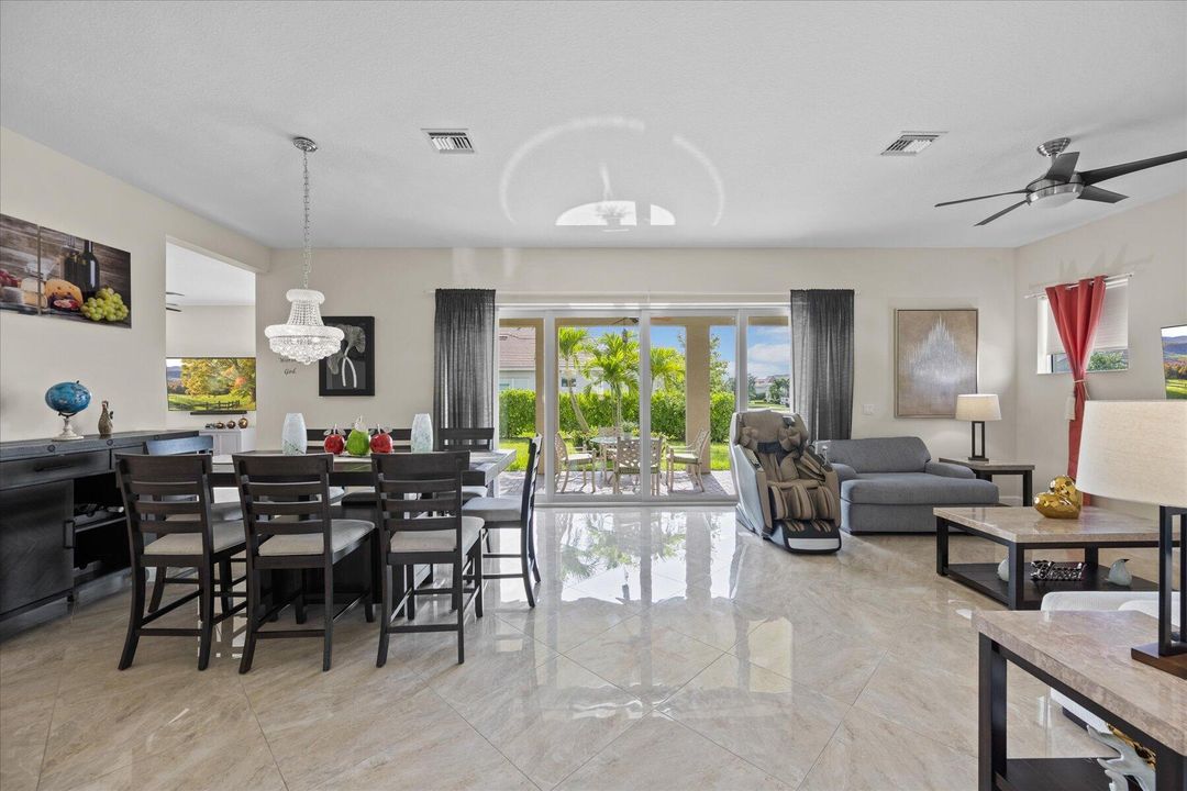 На продажу: $750,000 (5 спален, 4 ванн, 4110 Квадратных фут)