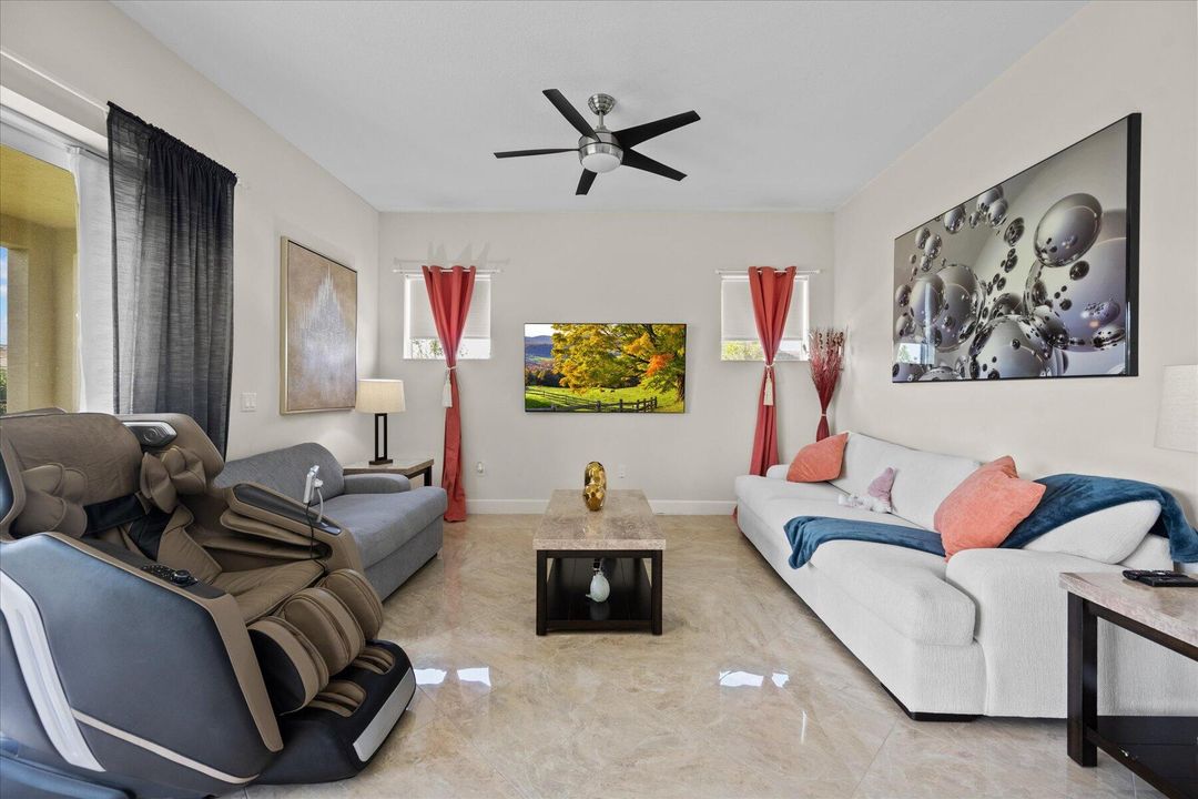 На продажу: $750,000 (5 спален, 4 ванн, 4110 Квадратных фут)