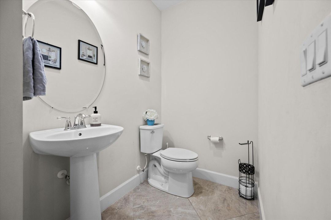 На продажу: $750,000 (5 спален, 4 ванн, 4110 Квадратных фут)