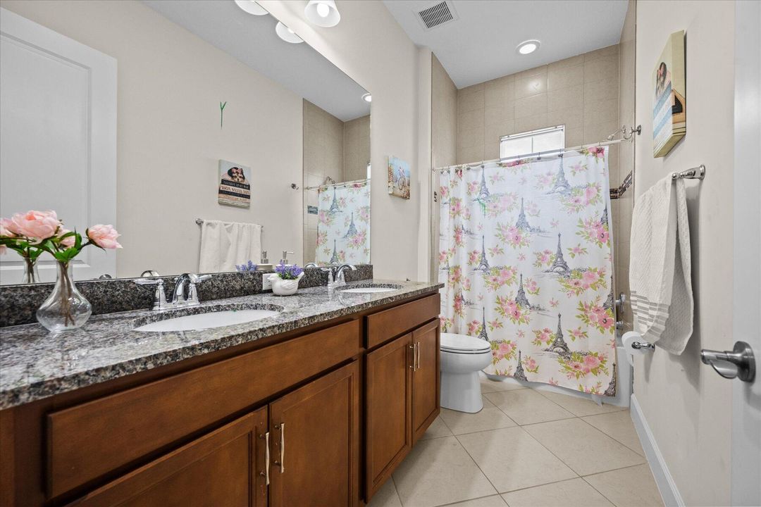 На продажу: $750,000 (5 спален, 4 ванн, 4110 Квадратных фут)