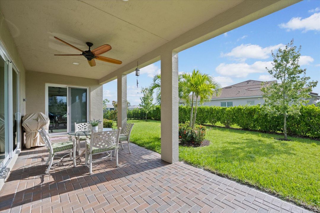 На продажу: $750,000 (5 спален, 4 ванн, 4110 Квадратных фут)