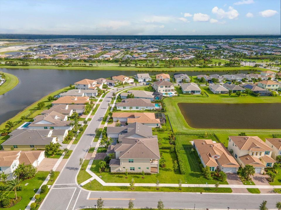 На продажу: $750,000 (5 спален, 4 ванн, 4110 Квадратных фут)