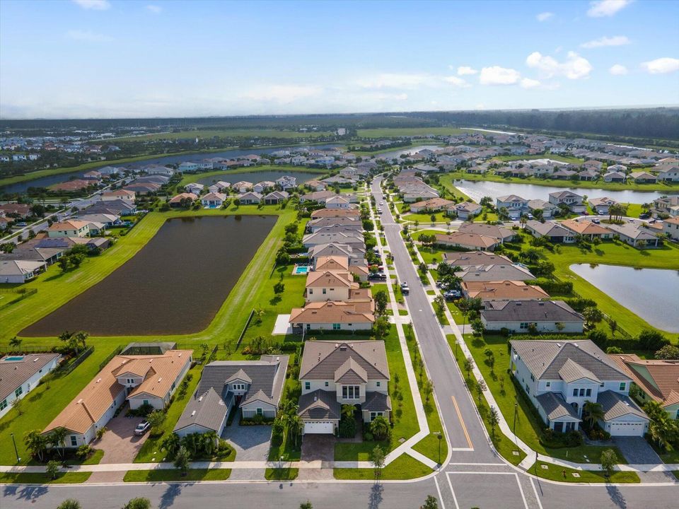 На продажу: $750,000 (5 спален, 4 ванн, 4110 Квадратных фут)