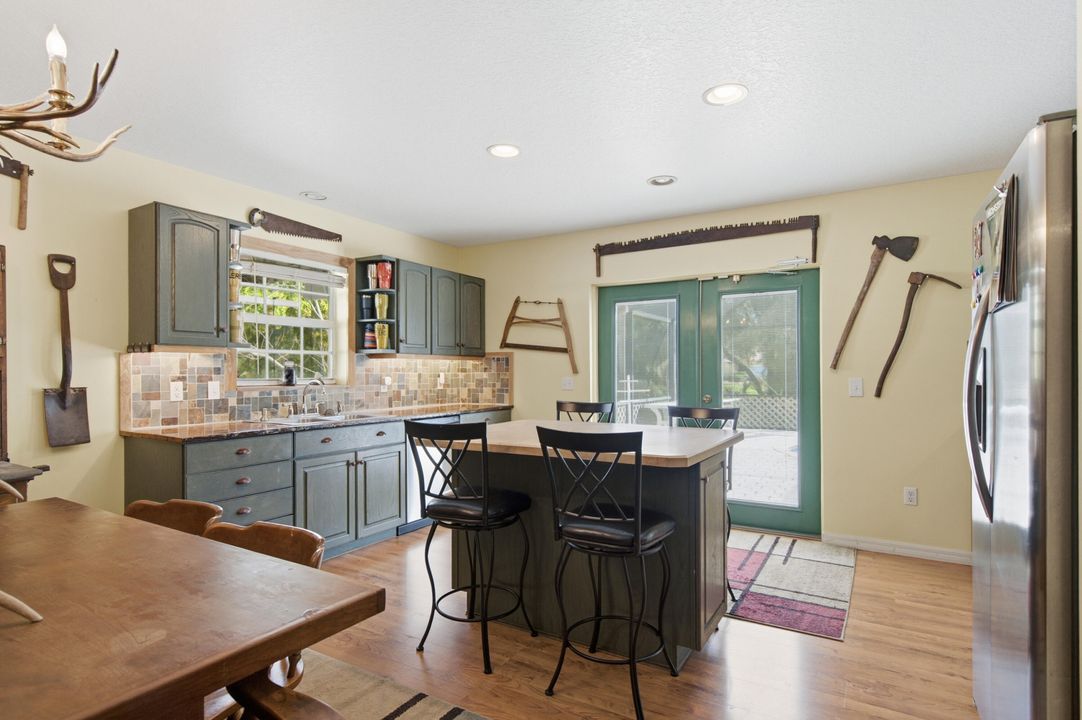 For Sale: $460,000 (4 beds, 2 baths, 2204 Square Feet)