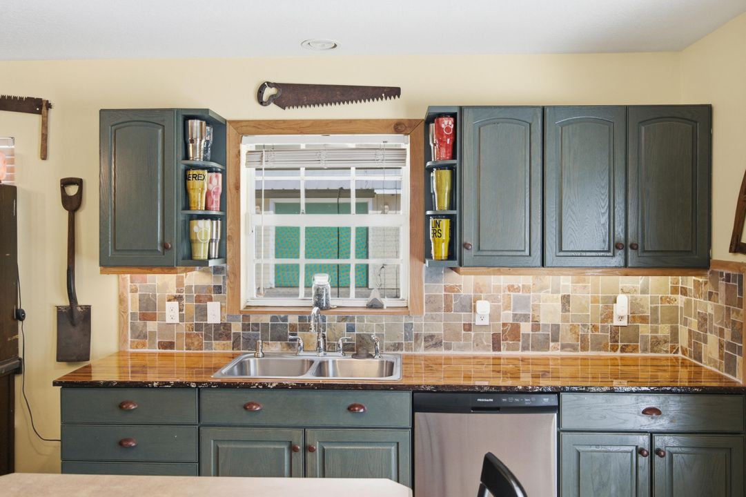 For Sale: $460,000 (4 beds, 2 baths, 2204 Square Feet)