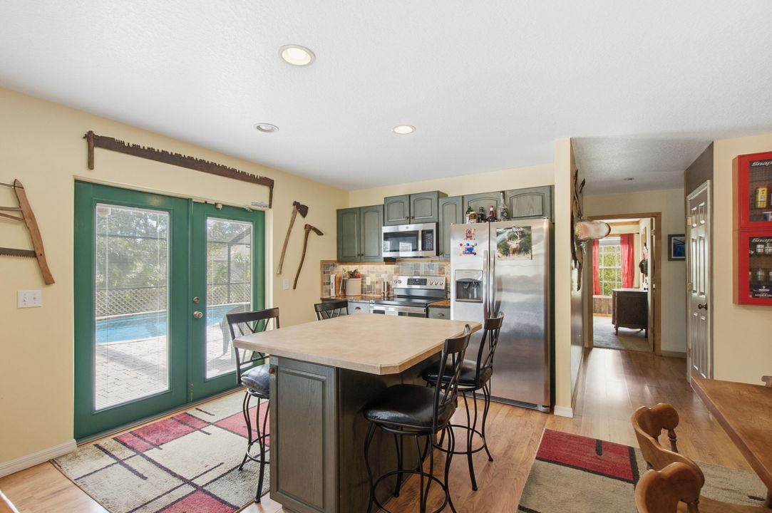 For Sale: $460,000 (4 beds, 2 baths, 2204 Square Feet)