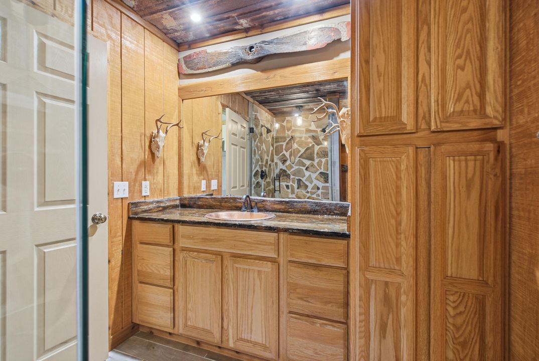 For Sale: $460,000 (4 beds, 2 baths, 2204 Square Feet)