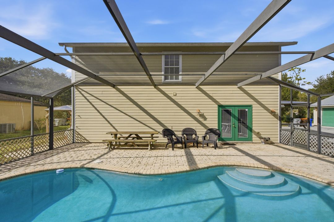 For Sale: $460,000 (4 beds, 2 baths, 2204 Square Feet)