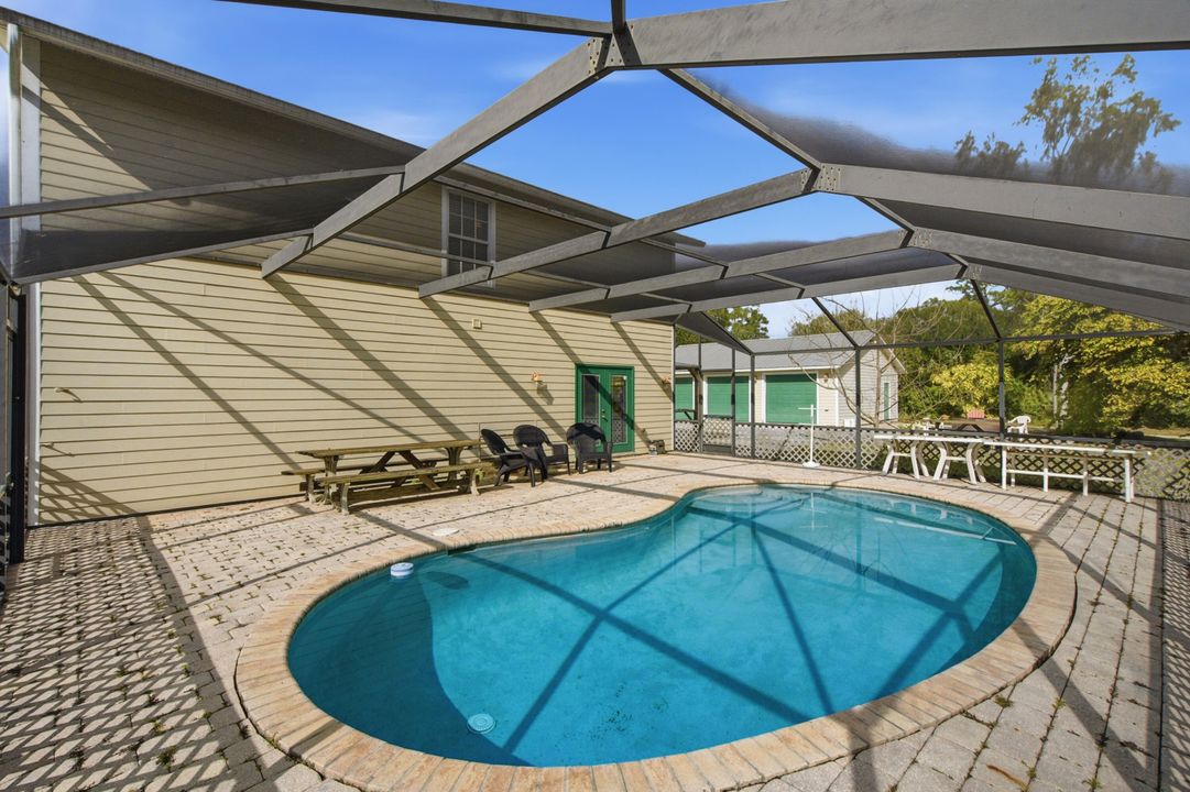 For Sale: $460,000 (4 beds, 2 baths, 2204 Square Feet)