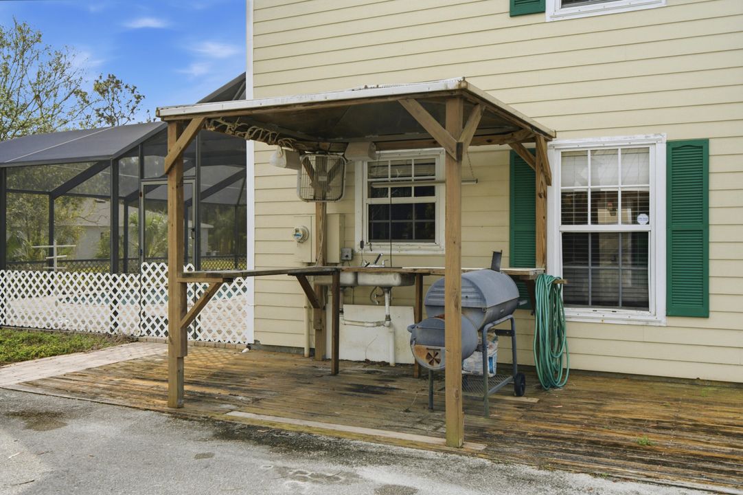 For Sale: $460,000 (4 beds, 2 baths, 2204 Square Feet)