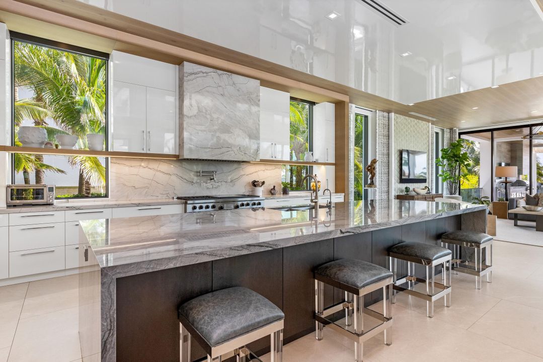 На продажу: $85,000,000 (6 спален, 10 ванн, 19661 Квадратных фут)