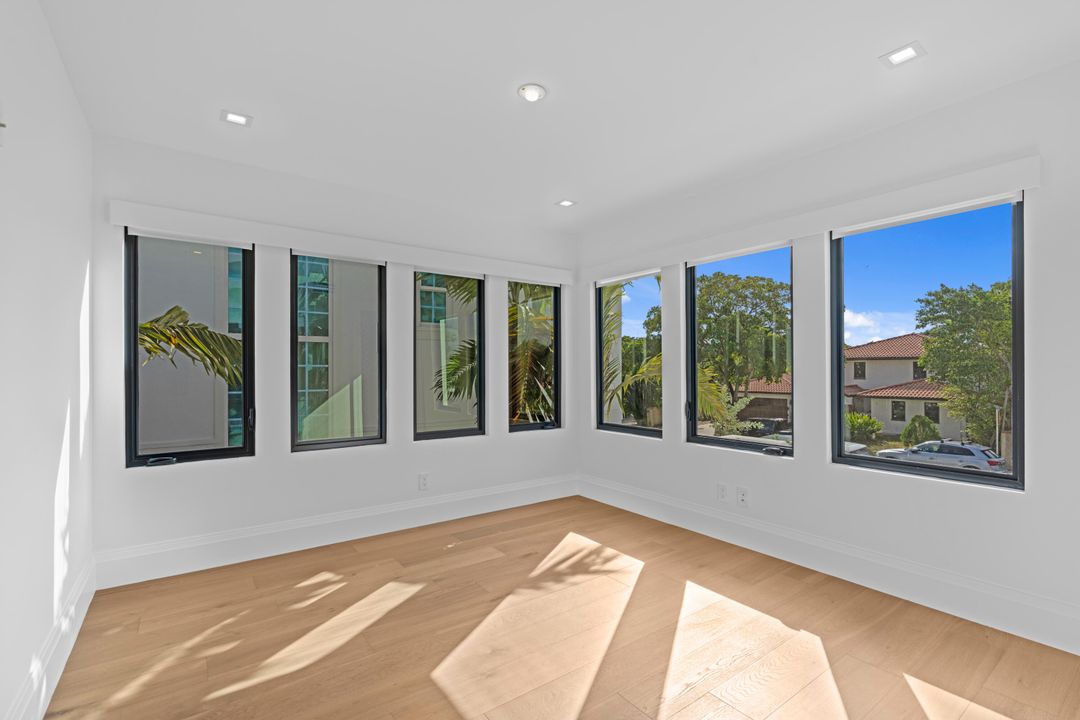 En Venta: $4,995,000 (4 camas, 4 baños, 3689 Pies cuadrados)