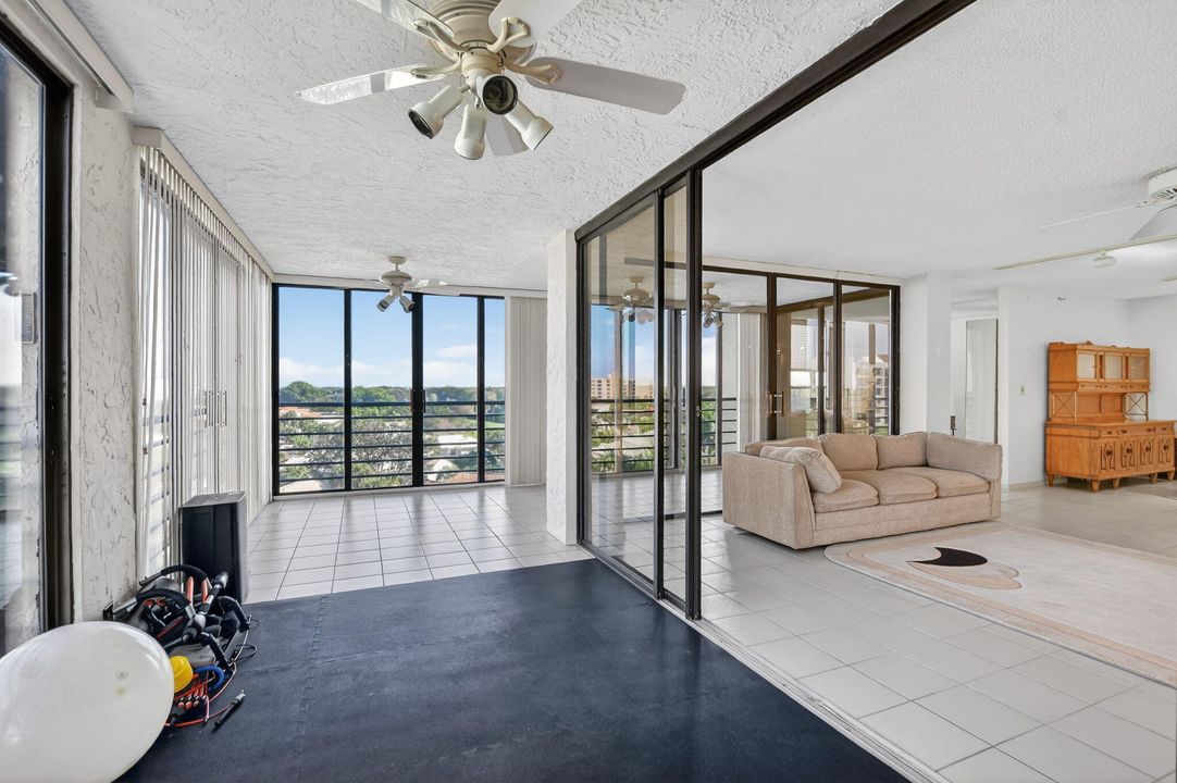 En Venta: $439,000 (3 camas, 2 baños, 2402 Pies cuadrados)