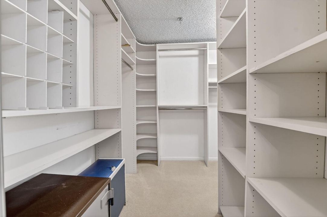 En Venta: $439,000 (3 camas, 2 baños, 2402 Pies cuadrados)